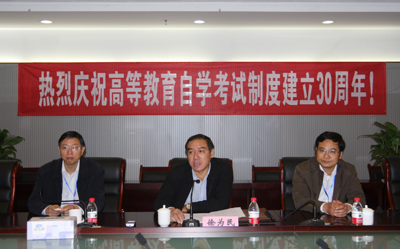 江苏2011年自学考试毕业生专场招聘会在南京举行3
